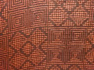 アンティーク　市松に重ね枡模様織り出し本場泥大島紬着物